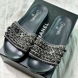 Authentic Chanel Black Tweed Tropiconic Chain Det… - image 1